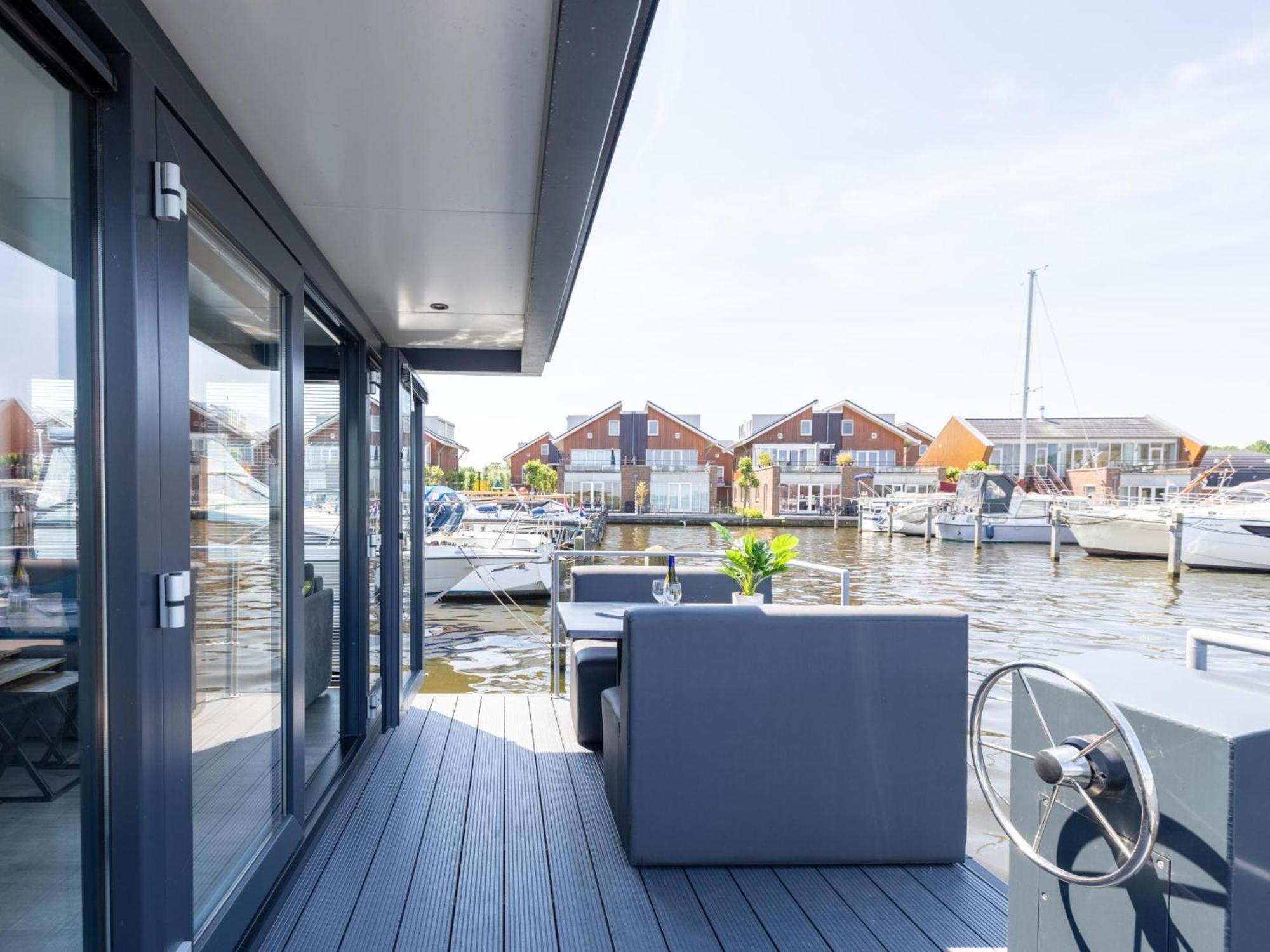 ホテル Tiny Houseboat Parel I - Airco Uitgeest エクステリア 写真