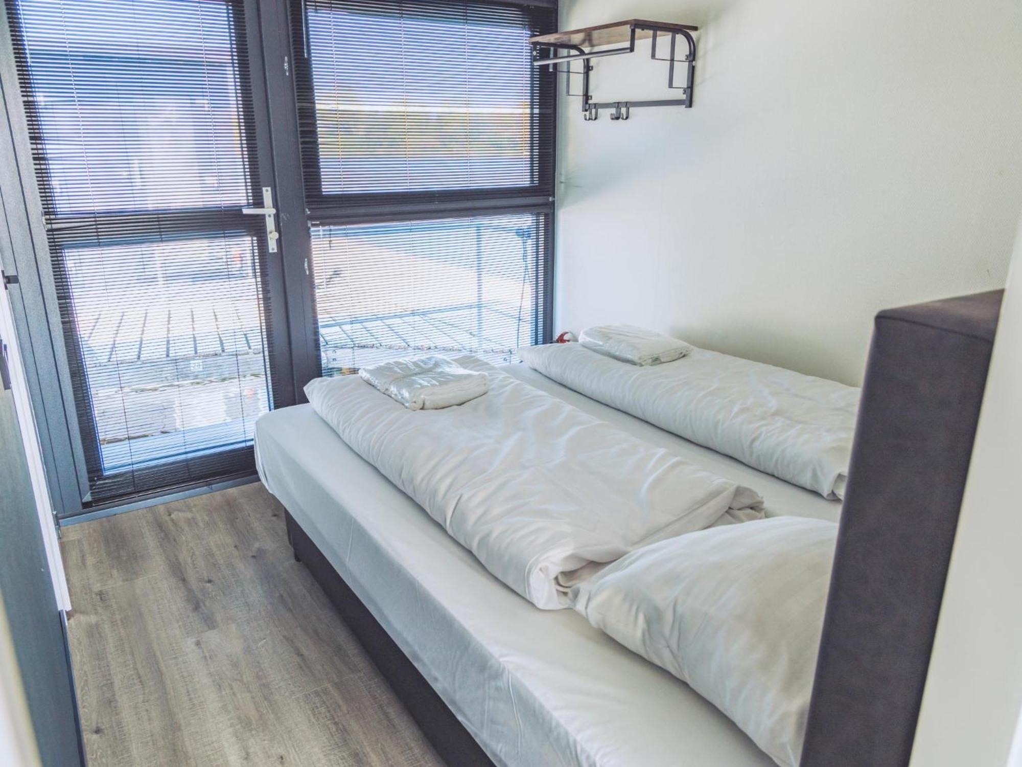 ホテル Tiny Houseboat Parel I - Airco Uitgeest エクステリア 写真
