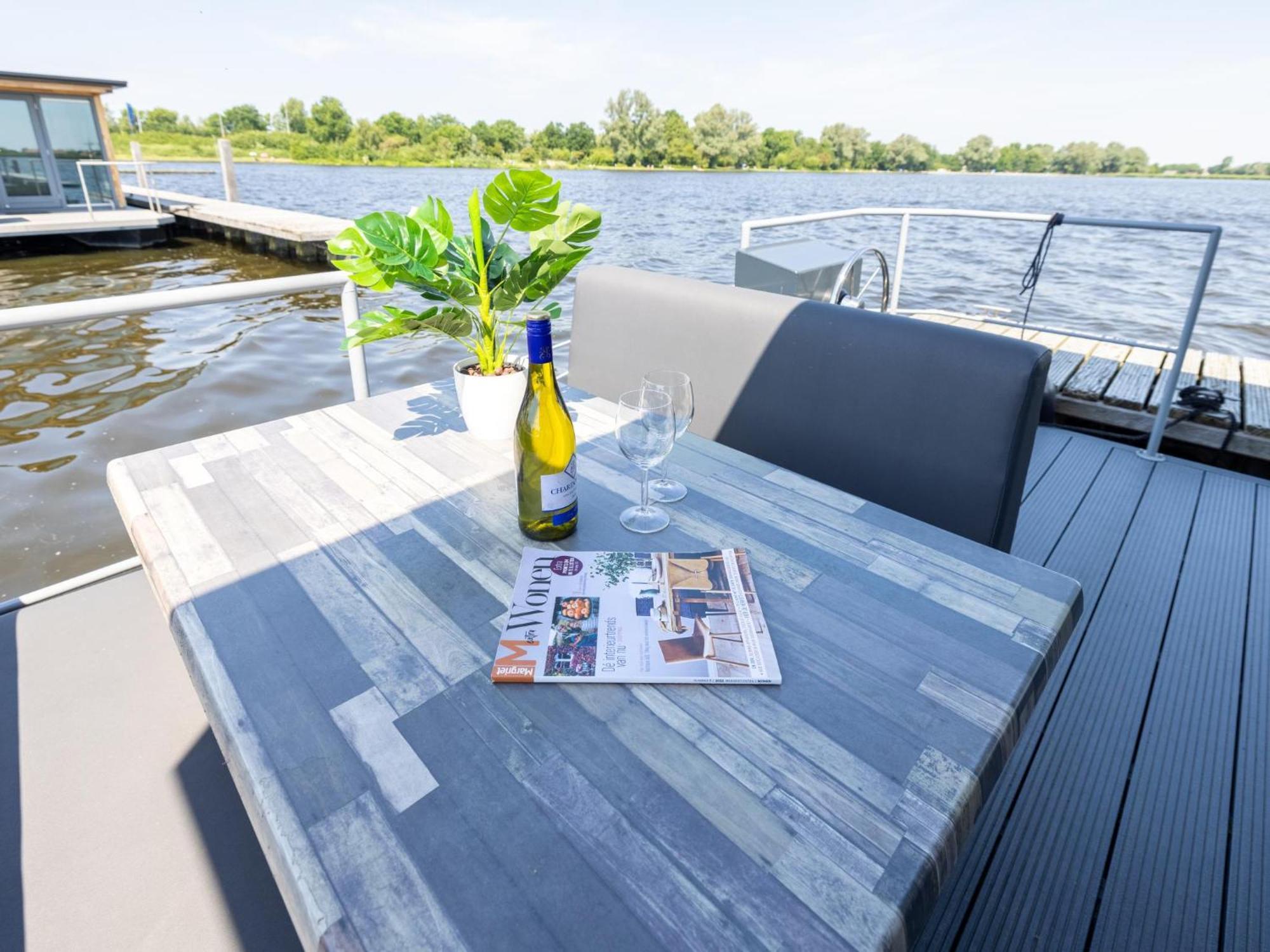 ホテル Tiny Houseboat Parel I - Airco Uitgeest エクステリア 写真