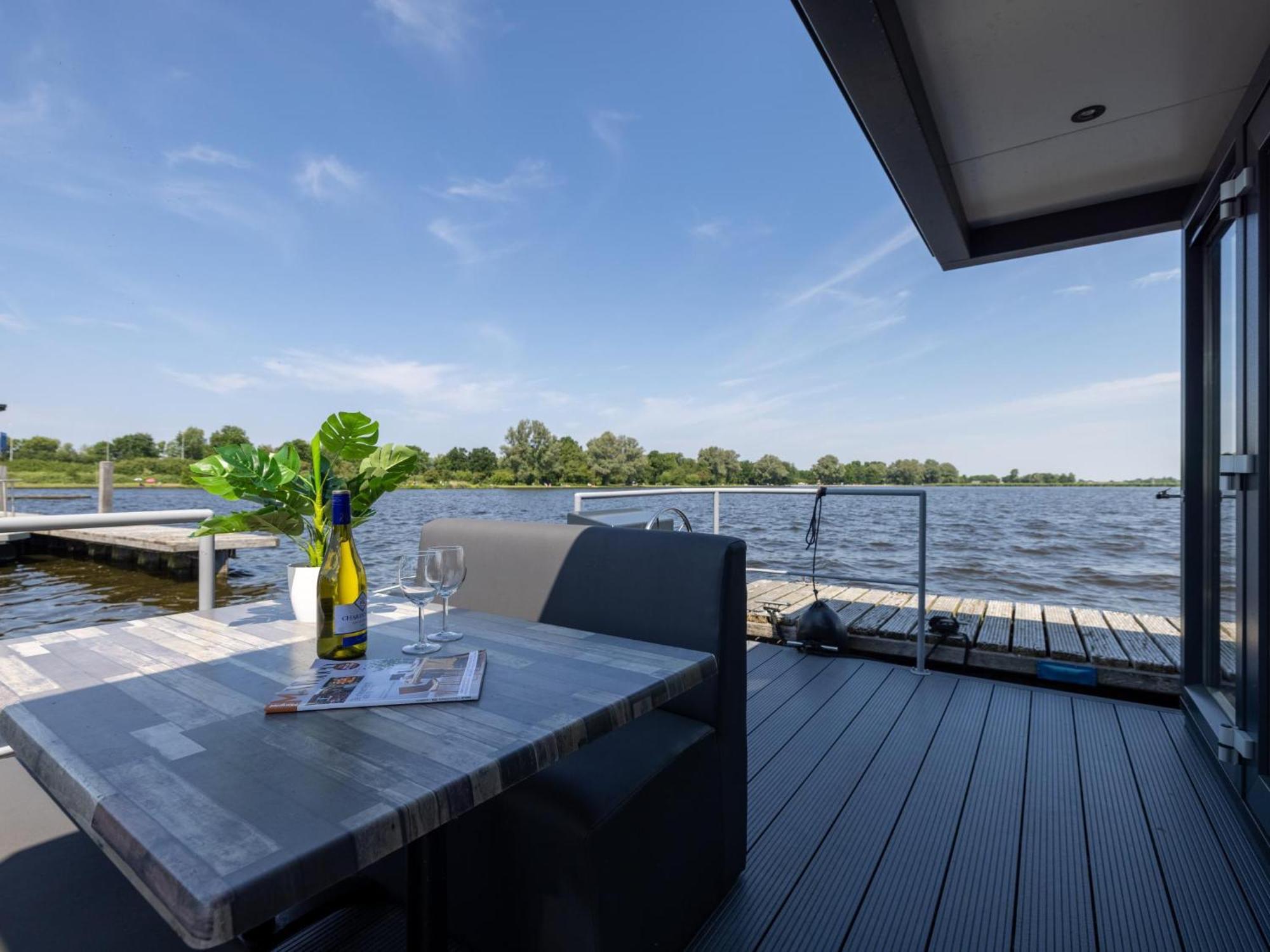 ホテル Tiny Houseboat Parel I - Airco Uitgeest エクステリア 写真