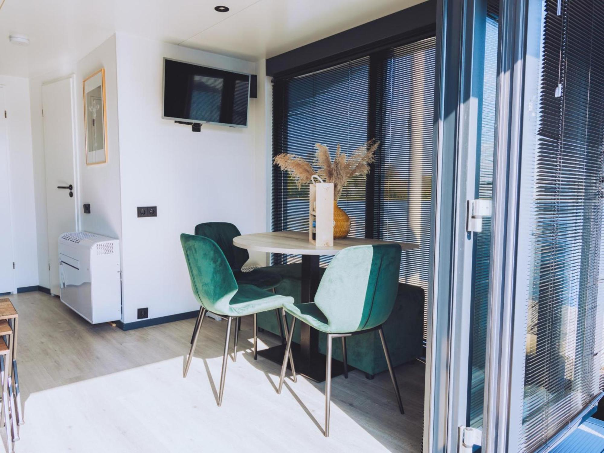 ホテル Tiny Houseboat Parel I - Airco Uitgeest エクステリア 写真