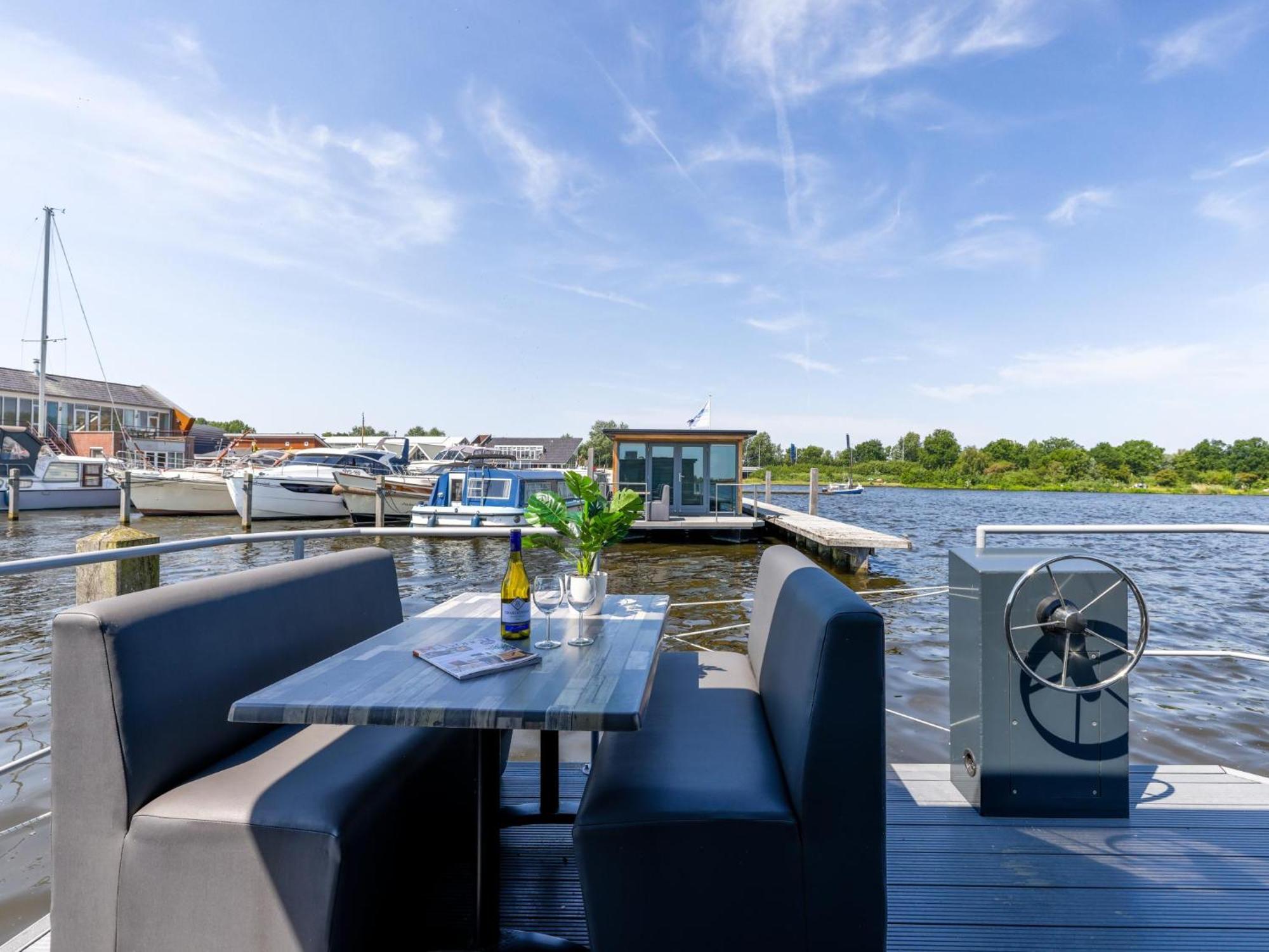 ホテル Tiny Houseboat Parel I - Airco Uitgeest エクステリア 写真